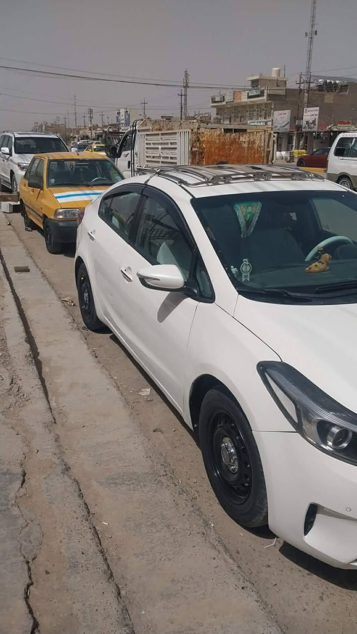 اسلام عليكم كيه سيراتو موديل ١٨صبغ عام اثر شخوط بدون داخل موصفات عتياديه مكينه دوش ١٦٠٠ خليجي رقم بغداد باسمي تح***********ويل مباشر سكني بغداد الرصافه سعر ٨٠ بيه مجال بصيط
