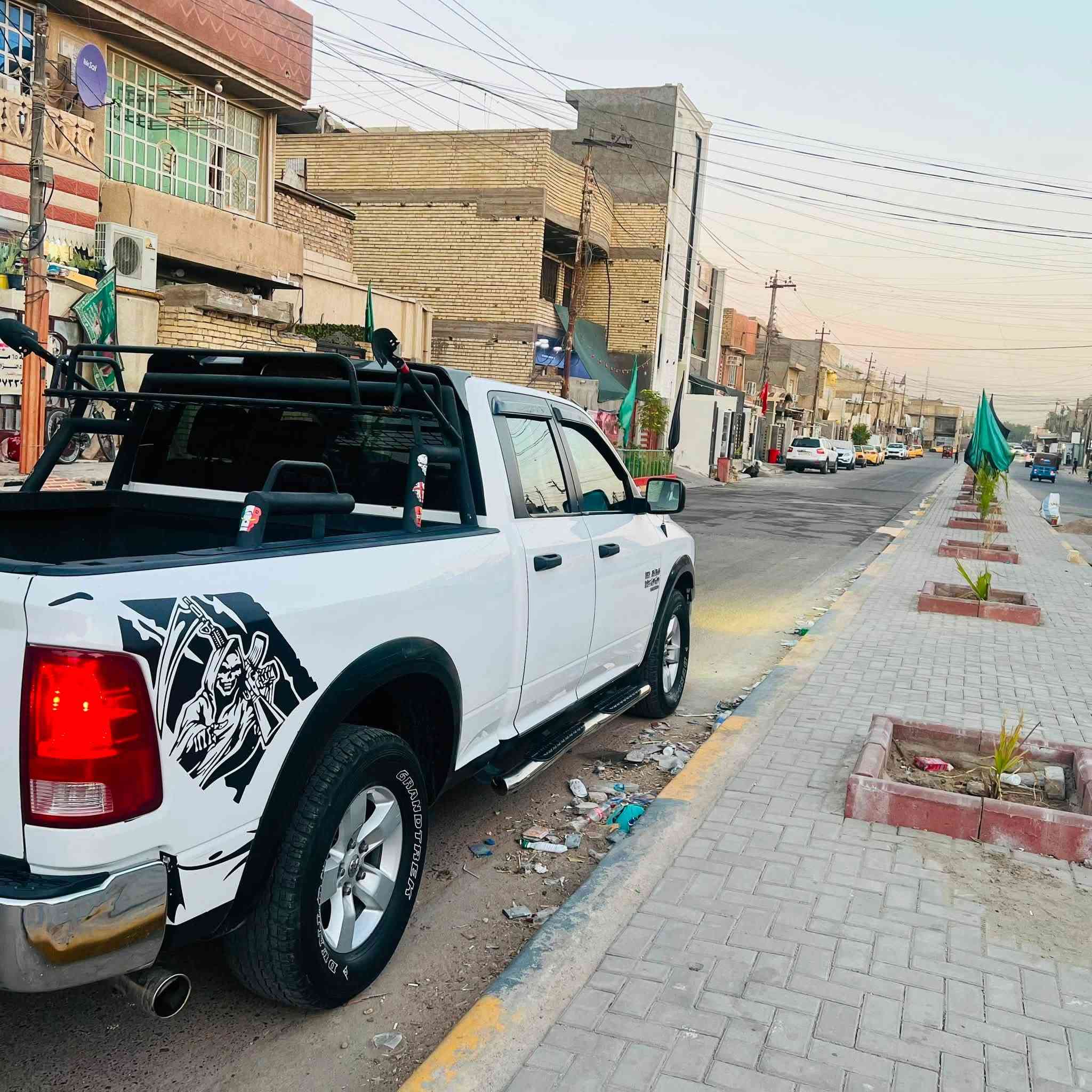 للبيع رام موديل 2021
محرك 6 سلندر اقتصادي جداً
رقم بغداد الدولي باسم تحويل ثاني يوم
ضرر دعامية وبنيد فقط بدون دواخل بدون ايرباك وكما موضح 
‏السيارة كلش نظيفة على البلاد وتخون تاير جديد
السع200 ورقة 
‏العنوان ‏بغداد الشعب 
***********
