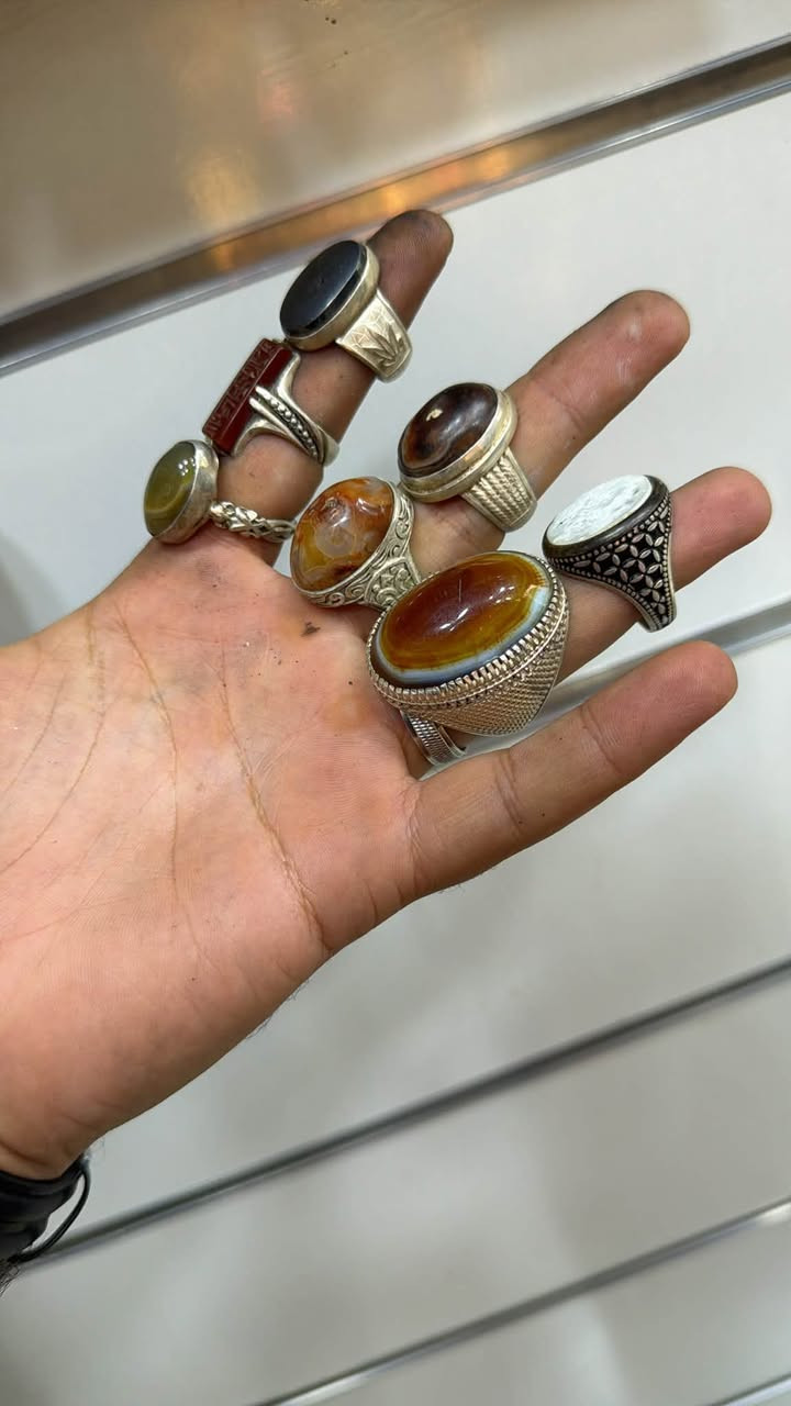 7 محابس فضه عيار 925 صياغات ثقيله وبيهن صياغه رويال شلع 225 الف مع التوصيل الي يريدهن يراسلني هسه يوصلنه باجر *********** بغداد التراث مال بياع
