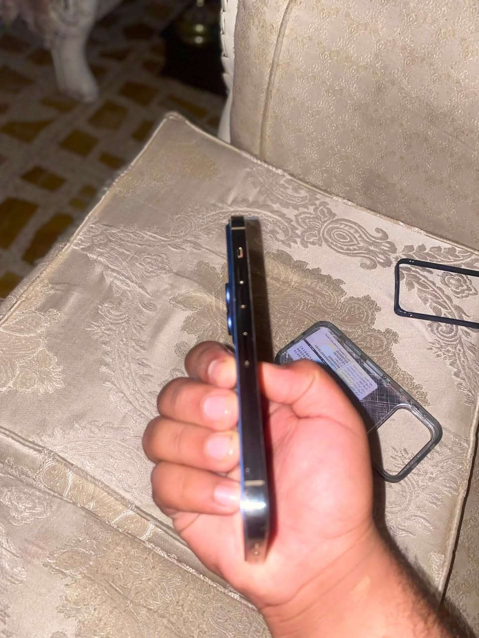 السلام عليكم أيفون 12 برو ماكس الجهاز مبدل شاشه و بطاريه اصليات الجهاز حالياً مكسور ضهر مالته بس مو كسر قوي الجهاز  خبر من الله اتصال شبكه وايفاي كله شغال كامرات حلوه الجهاز حاطله ضهر مال 17 للجماليه كارتونه مالته موجوده ذاكره 256 بطاريه 100  السعر 325وبي مجال أو مراوس المكان الغزاليه شارع المركز الرقم ***********
