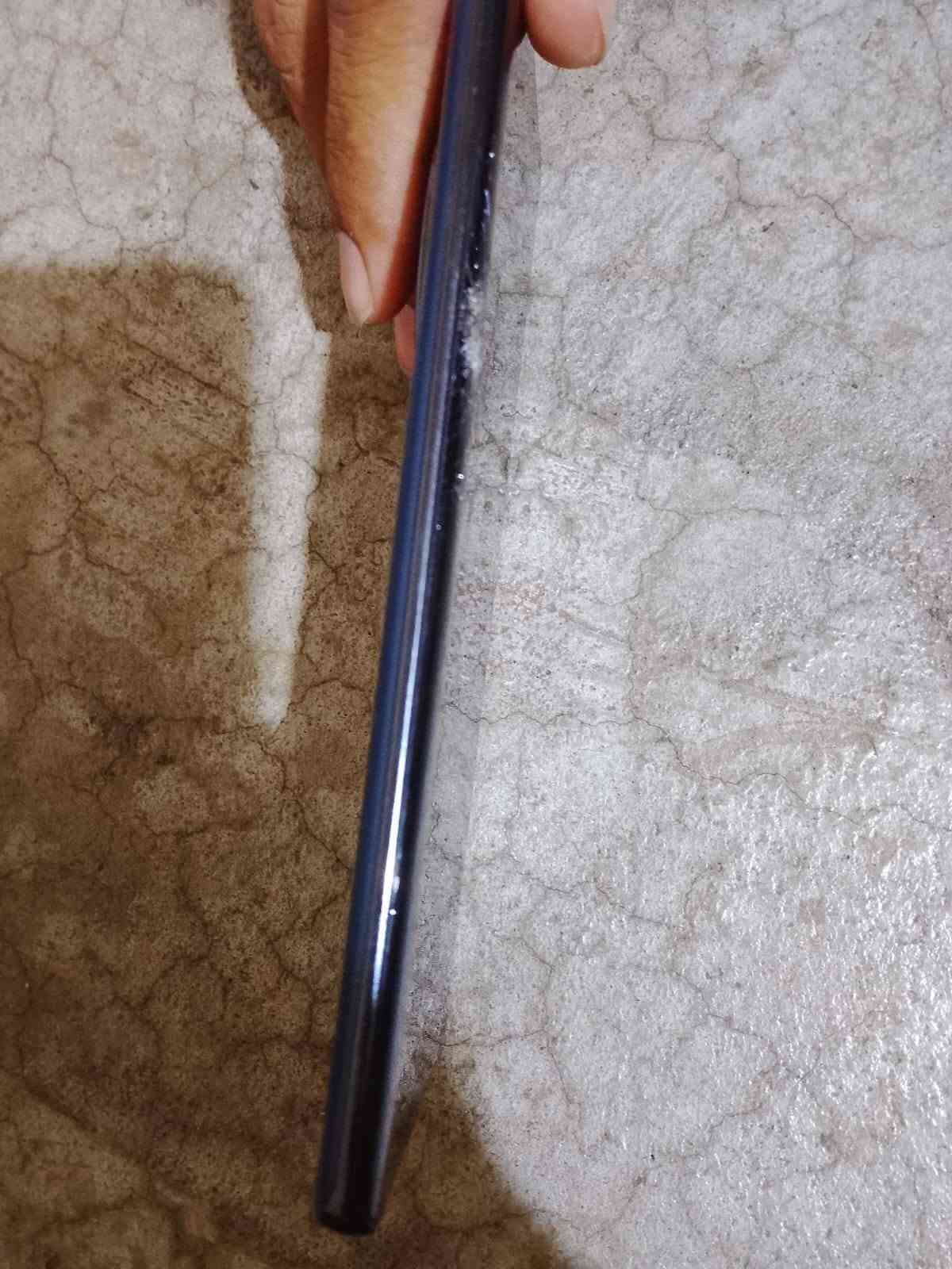 سلام عليكم مبايل هونر X9s للبيع 
 مابيه اي عيب بس فطر بل شاشه كما واضح بل صوره سعر300 الف وبي مجال للشراي كركوك حي النصر خاص او الاتصال على هذه الرقم ***********
