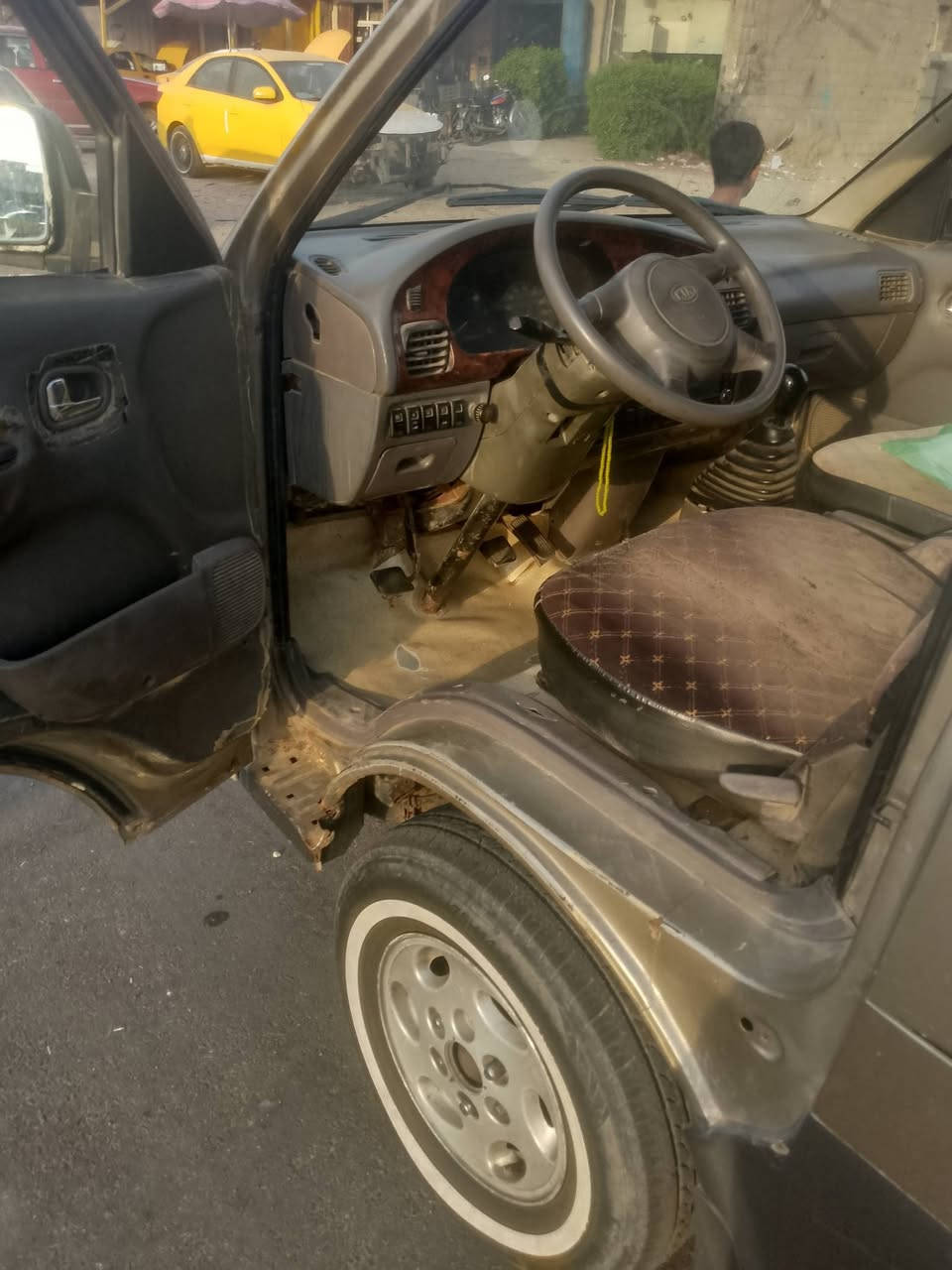 السلام عليكم. بريجو مديل 96 محرك كير اكسل خير من الله معمره حزام بيها معجون الشاصي اليمين بي تصليح فول مصفره هيئه وغرامات. تحويل مباشر. تحويل ثاني يوم السعر 48بيها مجال. اتصال***********
