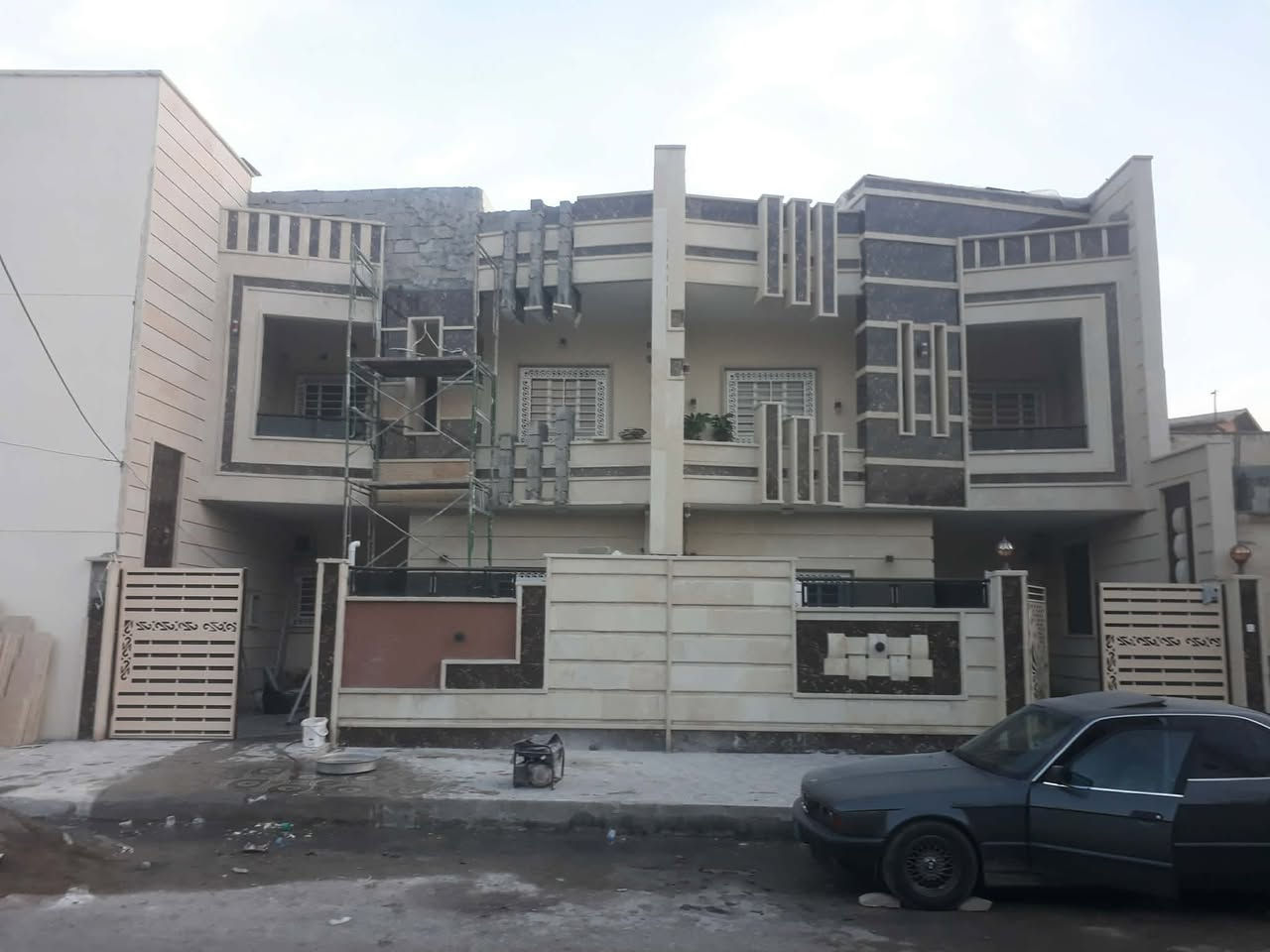 سلام عليكم 
عملي درز وجلي وبناء وتغليف واجهات الحلان والمرمر جلي كوبنات الحلان والمرمر بناء كوبنات
 تلميع المرمر وتنضيفو من الاوساخ جلي وتلميع اللمستون
***********
