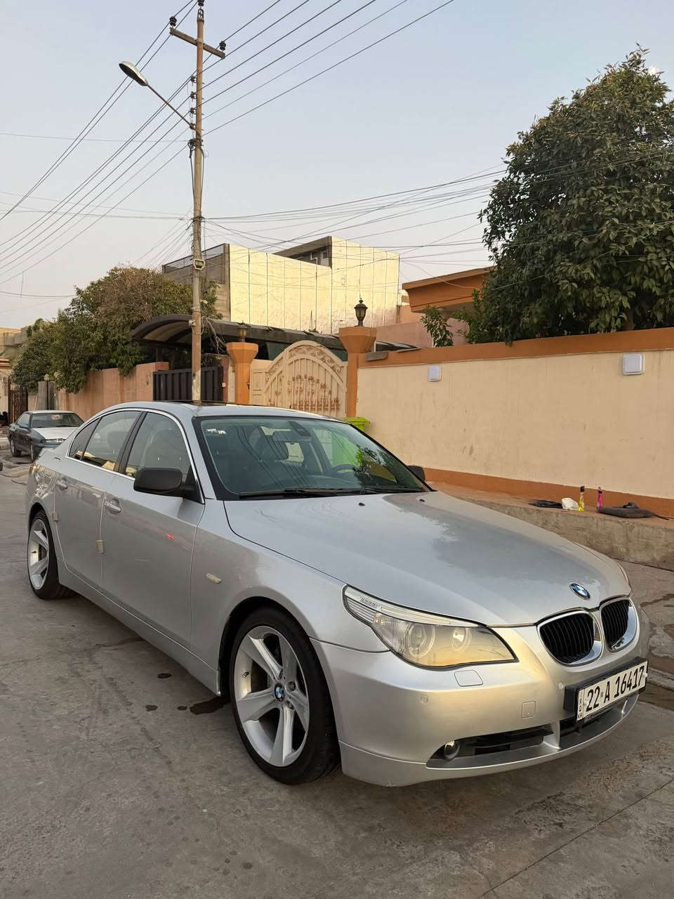 السلام عليكم Bmw 2007 محرك 525 نوزل قصير رقم اربيل جديد شرط تحويل كير محرك بشرط السيارة 📍بيها قطعة وحدة صبغ بدون دواخل والباقي كله بلاد لا مصبوغة جمالية ولا شي كلها بلادية ومكفولة تبريد كامل جديد فريز كمبريسر كله جديد تخم تاير تايلدني جديد صدر بشرط كهربائيات كلها بلاد وبشرط جامة امامي جديد منضومة زينون بلادي تخم بلكات جديد باتري جديد دسكات ايضاً  السيارة كلها بلادية وعليها ادامة عامة ترايك للبصرة ماشيه 275 الف حقيقي 
مواصفات
1 فتحة سلايد 
2 بصمة 
3 تحكم ستيرن وشاشة 
4 كشن كهرباء وخزن ميموري 
5 مراية قلاب 
مكان السيارة كركوك 
السعر 122 وبيها مجال 
*********** كركوك, العراق

