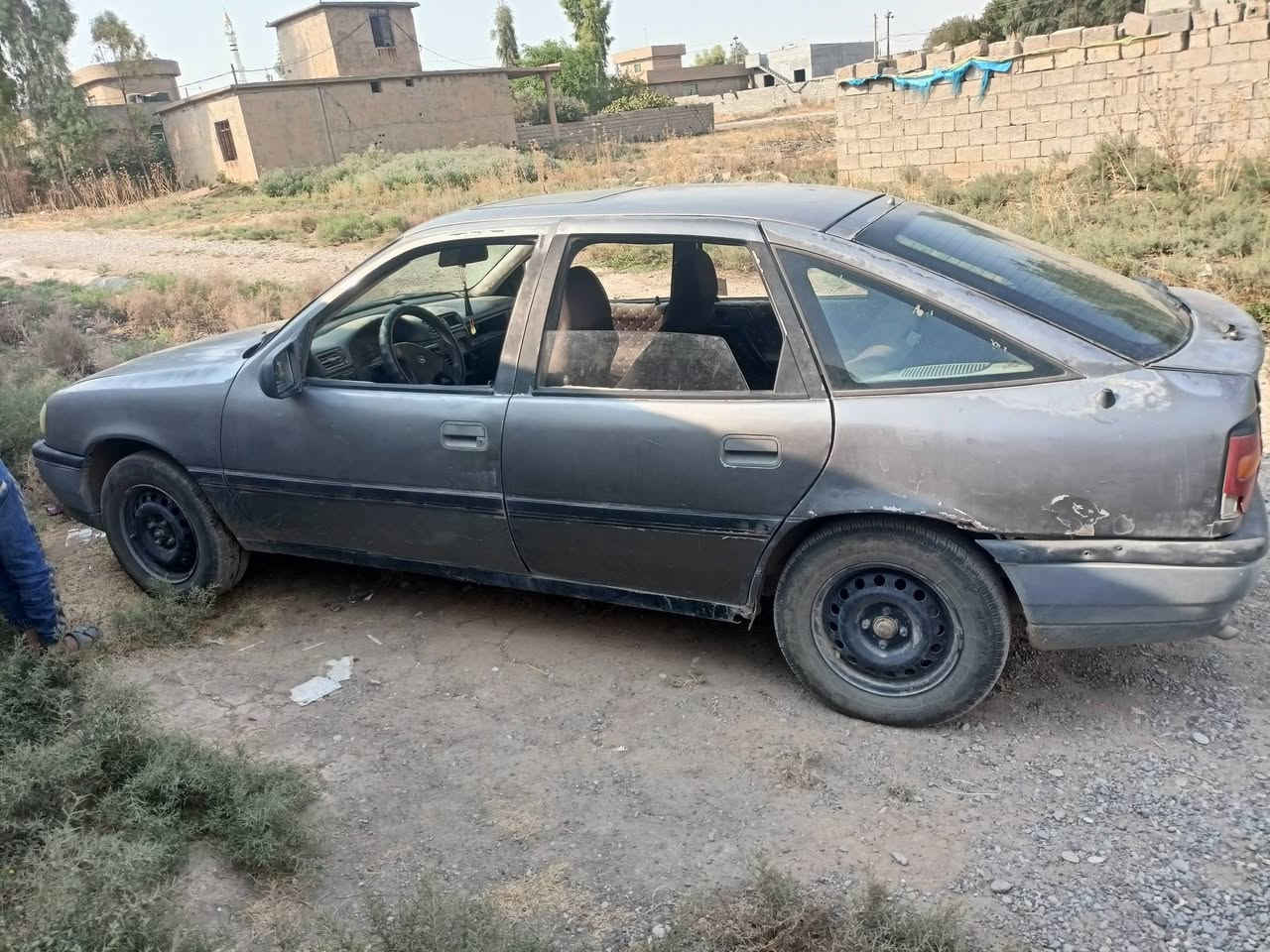 اوبل فكترا حجم عشرين موديل
1992
مشروع وطني رقم كركوك
السعر 30 ورقه الاتصال على
الارقام 
*********** 
***********
