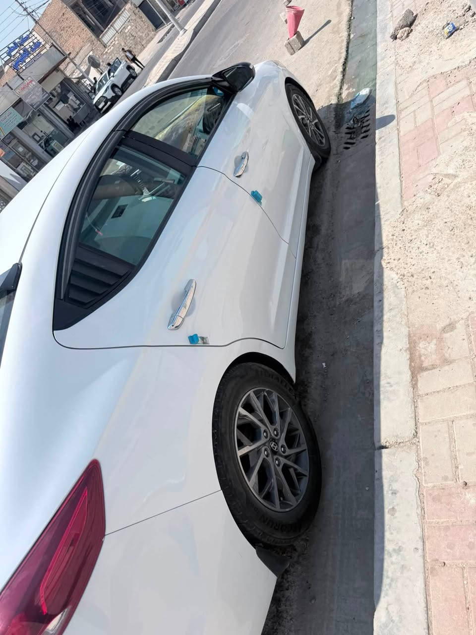 السلام عليكم
النترا وارد امريكي ٢٠١٨ لون ابيض صدفي 

بيها جاملغ مبدل وبنيد بدايتها راجع حار وبيها ملاحظات مثل خدوش رصعات باماكن متفرقة وصبغ حيل قليل بقبق الجنطة ماشيه ١٦٢ 

٤ ويل كب 

عليها ادامة كاملة غرف احتراق وبلكات جديدة حدادية جديدة صدر شمعات وهاي تفاصيل 

مواصفاتها 

٣ انظمة قيادة 

نورمل 

و ايكو 

و سبورت

مثبت سرعة 

تحكمات ستيرن جهتين 

محرك ما مفتوح كير سليم وبحالة ممتازة

لدات لون ابيض

2000 دوش المحرك

كير AT 

مابيها اي نقص 

رقم انبار وباسمي مشروع وطني تحويل ثاني يوم

سعرها ١١٥ وبيها مجال

للتواصل ***********
