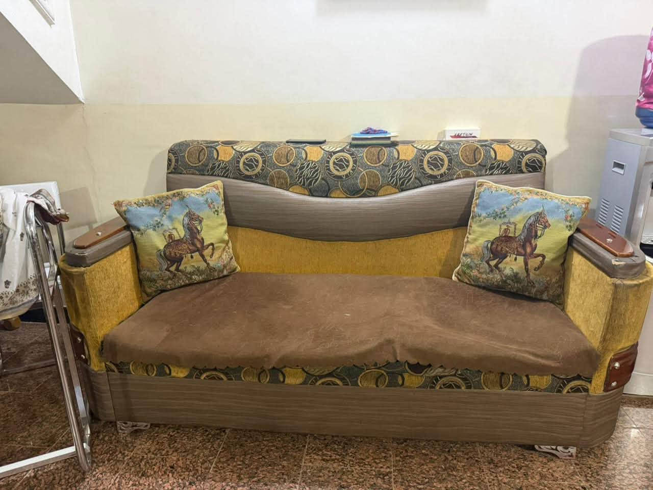 السلام عليكم
قيم واخذ فقط واحد مأشر عليه دايس 
مكاني الكرادة المسرح الوطني 
للاتصال ***********

نص مكتوب في الصور:
- كروب بيع شراء اثاث مستعمل غراض منزلية مستعملة في بغداد Murtadha Alaarji . الآن . السلام عليكم قيم واخذ فقط واحد مأشر عليه دايس مكاني الكرادة المسرح الوطني للاتصال *********** قد يساعدك إنشاء مناسبة مناسبة على الوصول إلى المزيد من أعضاء المجموعة. 20 أحد سبتمبر ٢٠, ١٢:٠٠ ص مناسبة Murtadha عامة . أي شخص على فيسبوك أو من خارجه التعليق بشكل عام باسم M...