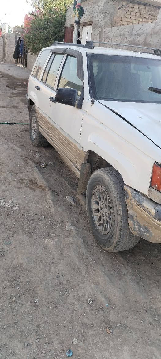 جيب شيروكي موديل 94 رقم بغداد باسمي محوره  VVTالسعر ٣٥وبيهه مجال بسيط مكان بغداد الباويه للتواصل على الرقم ***********
