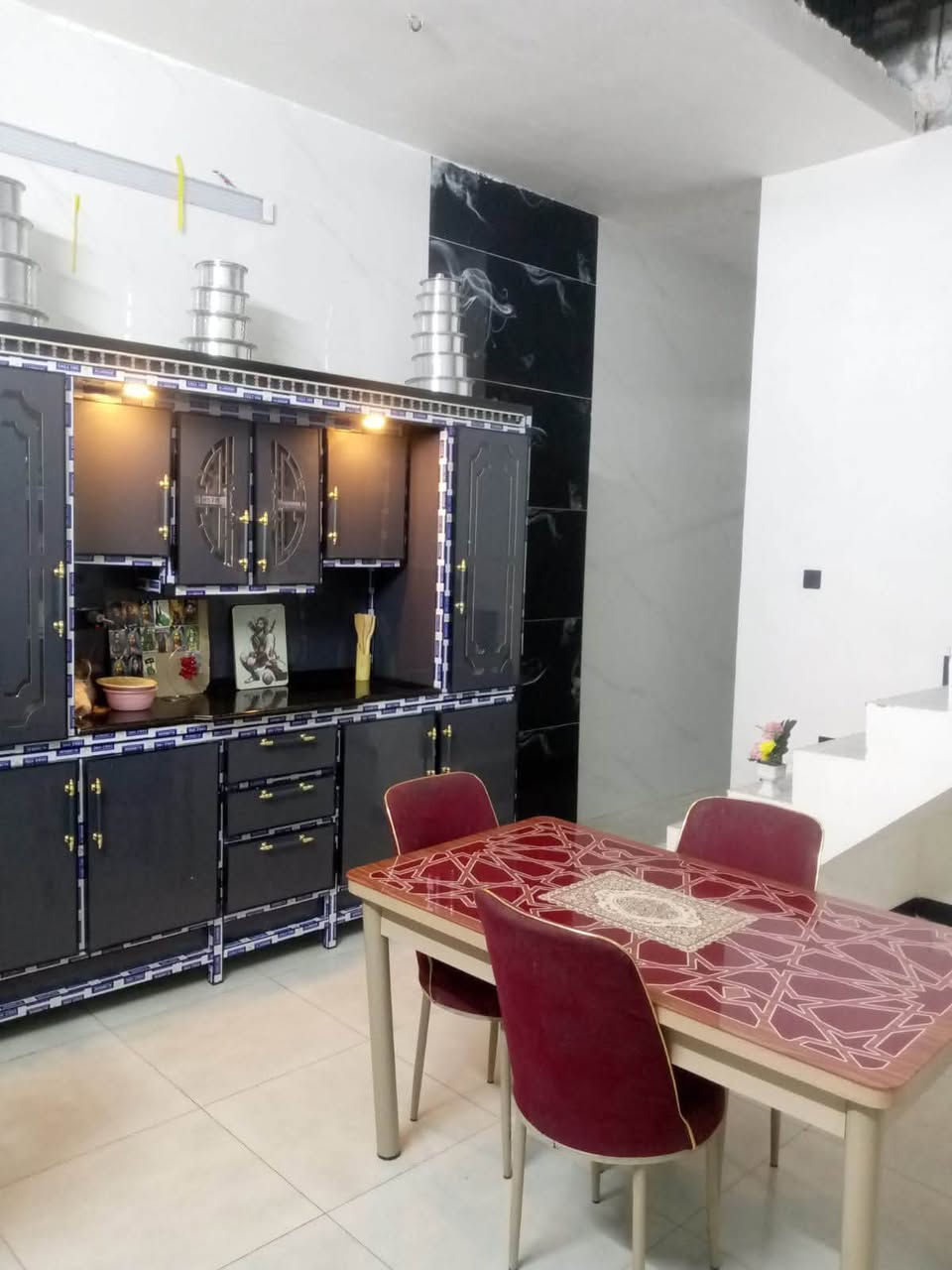 ‏سلام عليكم عندي بيت للبيع 100 متر طابق
‏مقاطعة 3/10 رقم العقار  10276 مربع (10الف)

‏واجهة 5️⃣ نزال 2️⃣0️⃣ بني حديث 2025 ￼￼￼ بناء البيت طابق واحد ￼

‏ كامل خدمات ما مجرب كهرباء 

‏قريب على شارع 20 على شارع 100متر 

‏ سعر البيت ٧٩ أبي مجال الاستفسار والتواصل رقم ***********￼￼￼￼￼￼￼￼
