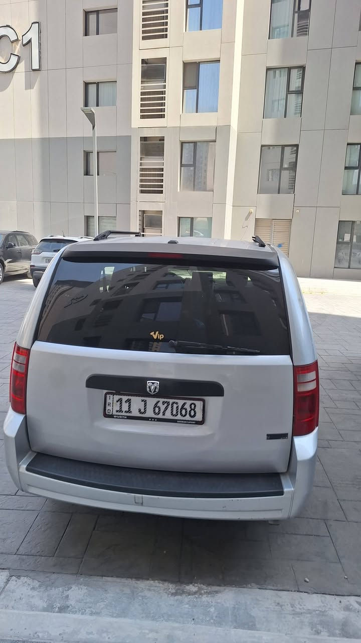 دوج كرفان ٢٠١٠ مكينه ٦ سلندر ٣٣٠٠ 
كير جديد حاويه شادلها قبل شهرين
مكينه مكفوله 
السياره بيها قطعتين صبغ وموجود عندي صور للسونار مالتها
مواصفات السياره ابواب كهربائيه وكشنات قلابه التبريد ٣ قطع ثلج المنضومه جديده 
مكان السياره بغداد زيونه 
سعرها ١٠٥$
***********
