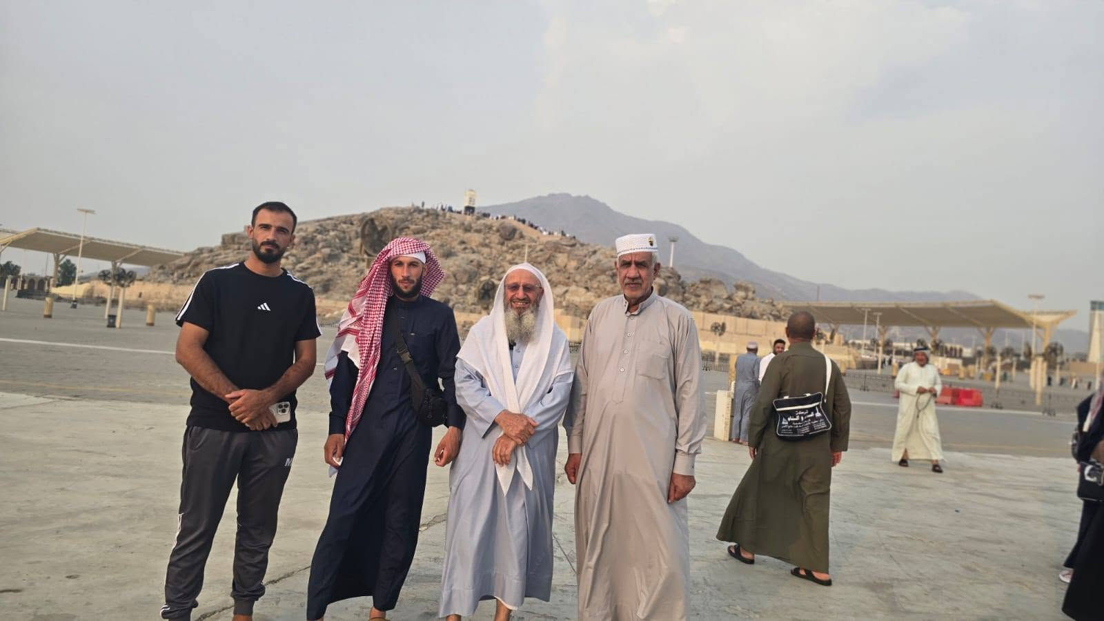 🕋✨ نَحْمَدُ اللهَ وَنَشْكُرُهُ ✨🕋
بِحَمْدِ اللهِ وتوفيقه، تمّت زيارة معتمري شركة السلام والشام للحج والعمرة – رحلة الطيران إلى أبرز مزارات مكة المكرمة، ومنها:
🕌 غار ثور
🕌 غار حراء
🐑 مذبح سيدنا إسماعيل عليه السلام
⛰️ جبل عرفة
🕋 منى
🌙 مزدلفة
🪨 رمي الجمرات
💧 سقيا زمزم
🕌 مسجد نمرة
نسأل الله أن يتقبل عمرتهم وطاعاتهم، وأن يجعلها عمرةً مباركةً وسعيًا مشكورًا وذنبًا مغفورًا. 🤲🏻
📞 للتواصل والاستفسار: ***********
***********
***********
🕋 شركة السلام والشام للحج والعمرة
🤍 في خدمة ضيوف الرحمن
📍 جلولاء – العروبة – قرب جامع أحمد بن حنبل رحمه الله
