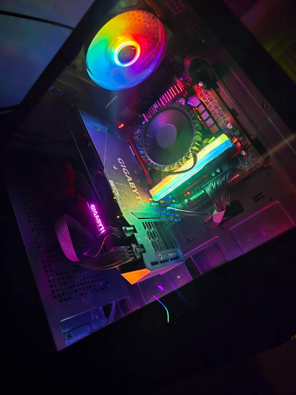 ‏CPU: Intel core i5-12400
‏GPU: Gigabyte 3070
‏Hard:Nmve m.2 1T
‏Ram: 2*16 3200Hz DDR4
‏Motherboard: Gigabyte B660M ddr4
‏Power Supply: 700W Fsp 80plus

السعر 1250 بيها مجال 
المكان العامرية 
***********
