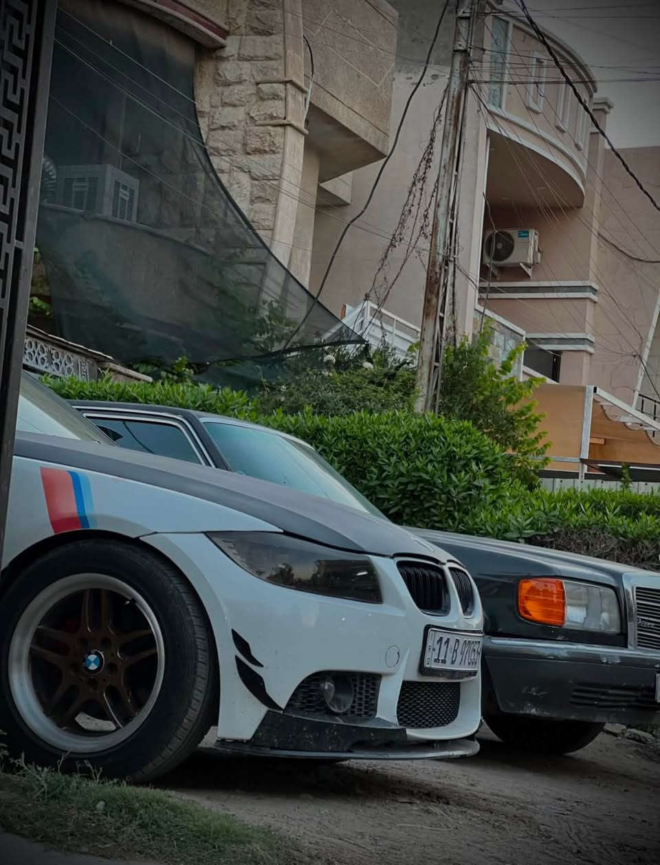Bmw e90 🇩🇪🔥
موديل : 2008 محدثه 2011 
مكينه : n52 3000 كلش حلوه مكينتها 
السياره مصروف عليها خير من الله 
الاضافات : 
_دشبول شاشه دجتل مال حديث ( الكيجات الاصليه موجوده )
_شاشه اندرويد 
_ستيرن x5 شفتات فيك 
_دعاميه اماميه m ولحيه وكفرات بلوجكتر m 
_لايتات وبلوجكتر زنون و المازده محدثه نفس ماموضح بالصور 
_وياله m مصبوغات صبغ درجه اولى وتايرات جديده كلش 
_ سكوبات مري جانبيه كاربون زعانف كاربون وسبايدر كاربون ومطريات e90 
_ السياره عليها كزوز ريمونت كتم تام وصوت كلش حلو ( الصالنصات الاصليه مالتها موجوده ) 
_شاد عليها مروحه مال باخره يعني انسه الحماوه 
السياره مابيها نقص اي شي ادامه كامله قبل كم يوم مسويلها كير ودهن كير جديد منضومه راديترات كامله جديده منضومه بانزين جديده منضومه مي جديده 
التبريد مشتغله يم علي هدف والمعرف لايعرف تبريدها منضومه جديده 
غرفتها كلش حلوه ونظيفه 
والسياره بالحقيقه احلى من الصور ومعروفه 
بيها صبغ مو حزام بس نكول حزام السونار راسلني خاص ويوصلك 
تراي السياره وين متريد ومابيها نقص ولا برغي 
السياره رقم بغداد بأسمي تحويل مباشر والسنويه ساقطه مالتها 
السعر 105 وبيها مجال كلش قليل 
العنوان ؛ بغداد حي الجامعه قرب نفق الشرطه 
للتواصل : ***********
