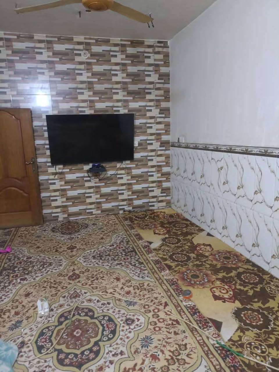 يا الله سلام عليكم بيت للبيع مساحة 100 متر 5×20 قاطين 3 غرف نوم وستقبال مدخلين وصحيات نقص السطح ماكامل ومحجر الدرج المنطقة خدمات كامله العنوان ام الكبر منطقة ابو درع قريب عله مرطبات الباندى للاستفسار ***********
