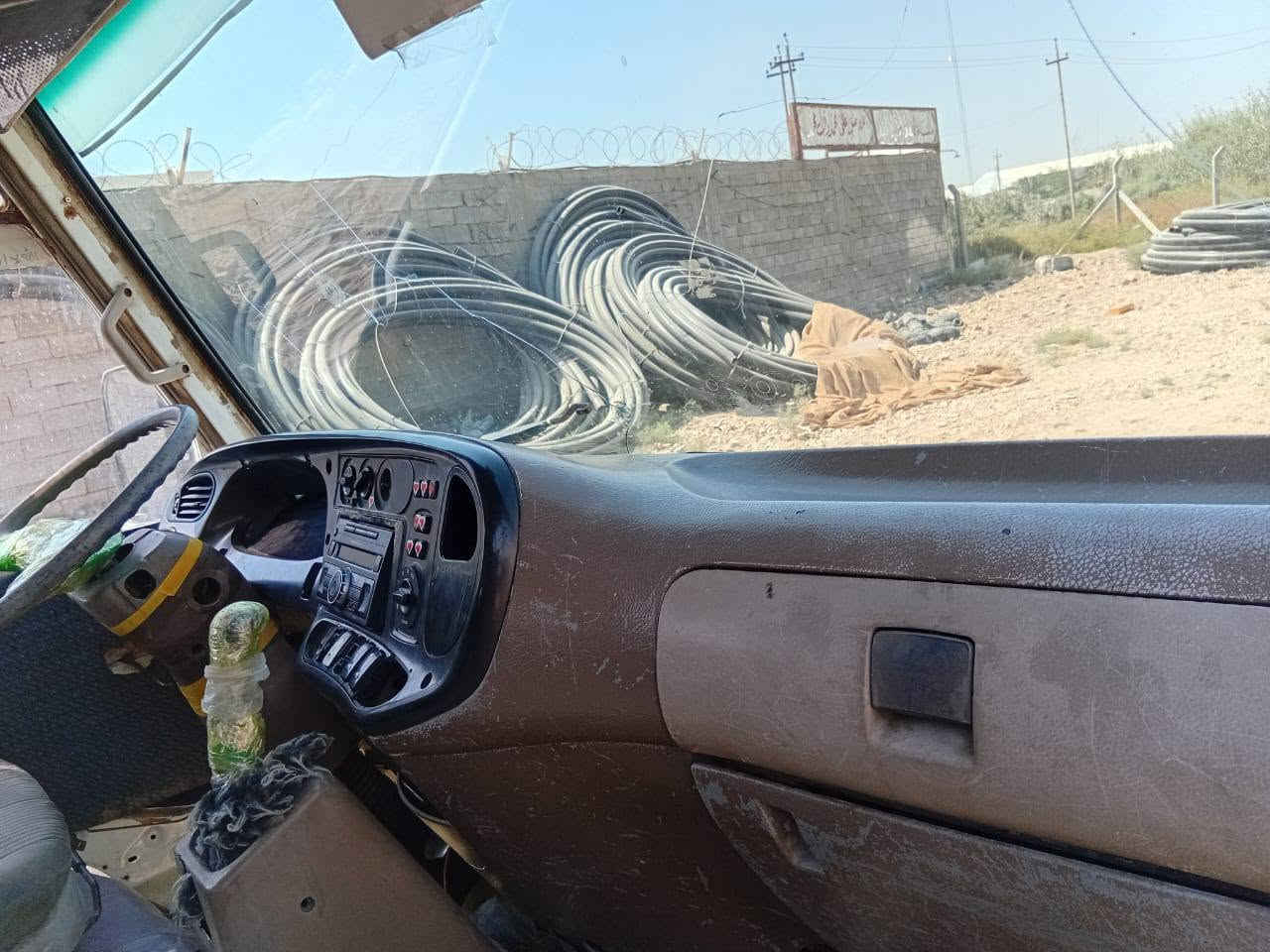 سلام عليكم كومبي للبيع رقم نكليزي مصفره موديل ٢٠٠١.    ***********
