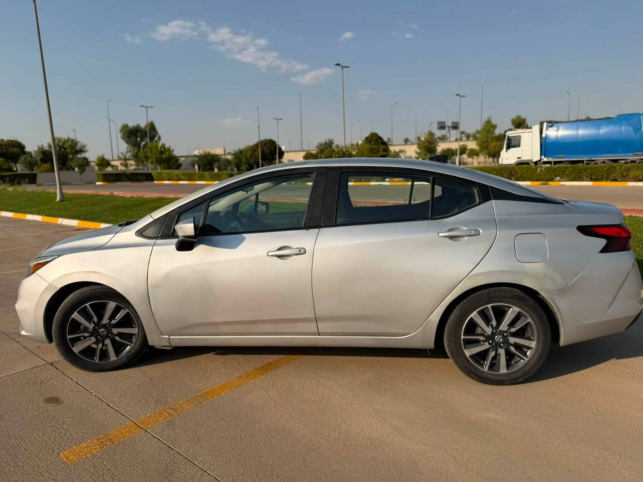 للبيع نيسان فيرسا 2021 SV

ماشيه 69 الف 

فئة sv

موصفات 

مثبت سرعه 

تشغيل بصمة 

محرك 1.6 نظيف

تبريد ثلج❄️

كاميرا خلفيه + حساسات ومانع اصطدام خلفي 

عداد سرعه ديجتال

وغيرها

حادثها 8 قطع - مثل ما موضح بالصوره- بنيد دعاميه جاملغ سائق والنفر امامي جاملغ خلفي جهة سائق- باب سائق وباب نفر خلفي وباب خلفي جهة اليسار 

رقم أربيل،موقعها اربيل

سعر خاص وبيه مجال حلو

تواصل *********** واتس
