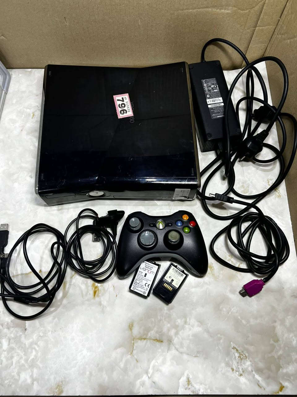 للبيع: جهاز Xbox 360 Slim
مهكر جاهز مع 150 لعبة وكارتونه الأصلي! 🎮الموديل: Xbox 360 Slimالمساحة: 250 جيجابايتالحالة: الجهاز نظيف جداً وشغال 100% وبحالة ممتازة.النظام: جهاز مهكر ومحمل بـ 150 لعبة من أقوى وأشهر الألعاب جاهزة للعب فوراً.الملحقات المتوفرة:الكارتون الأصلي للجهاز.يد تحكم أصلية (عدد 1).بطارية أصلية .وايرات التشغيل الكاملة.التفاصيل 
:السعر: 120 ألف وقابل التفاوض  .العنوان: بغداد.
التوصيل: متوفر خدمة توصيل لكافة محافظات
***********
