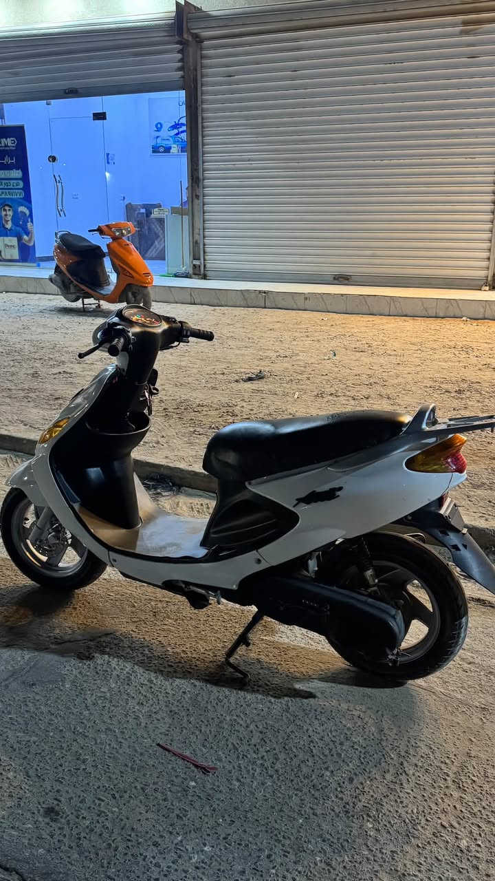 دراجه لكزز للبيع جديده وبلاديه كفرات بلاديه دراجه ما ملعوب بيها ( باتري وكلجات ولايتات وكهربائيات كله جديد وشغاله سلف وهندر دراجه جديده مكان الدراجه خور الزبير شارع النادي 
الشراي يتصل وبخدمته انه مكلف بلنشر ***********
