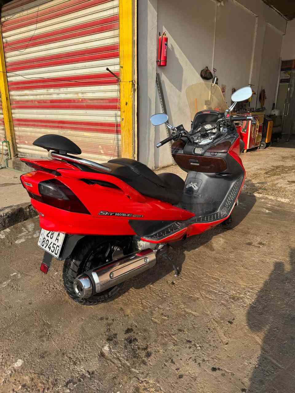 السلام عليكم. سكاي وايف 400cc محرك جدا نظيف والدراجة رمبه  يعني برغي ما مفتوح نظافه فول سنويه ورقم إنكليزي بسمي السعر بيه مجال بسيط إذا مهتم راسل على الماسنجر او ***********@ للمعلومه سويج وبخاخ المحرك اقتصادي جدا وهنالك مشكله زيت في الدبلات الاماميه فقط. النجف, العراق
