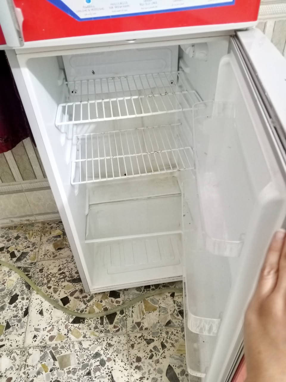 ثلاجه جديده ستخدام شهرين  نضيفه وتجمد حجم وسط احنه اخذناه ب 280 ونريد نبيعه250 وبيه مجال ان شاءلله الي يريده عنوان كربلاء نزلت سيد سماعيل وبل خدمه وهذا الرقم  ***********
