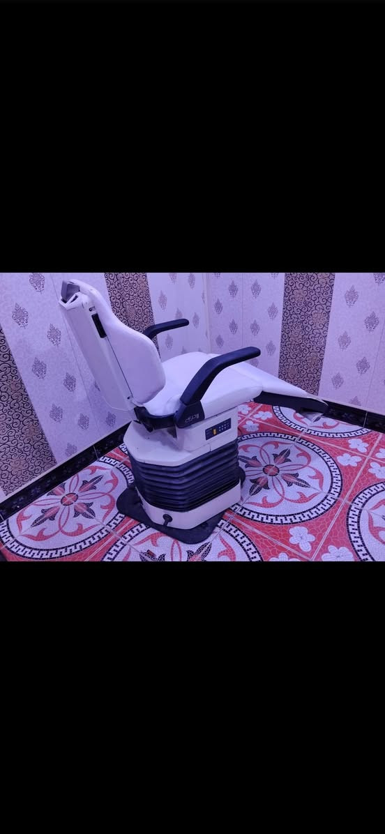 كرسي حلاقه كهربائية نضام كنترول يحتوي على 6ماطور 8تحكمات كرسي بل كامل جلد بدون ايه ضرر نضيف  سعر 380الف وبي مجال مكاني بصره القبله قرب سوق المسطر الاستفسار ***********
