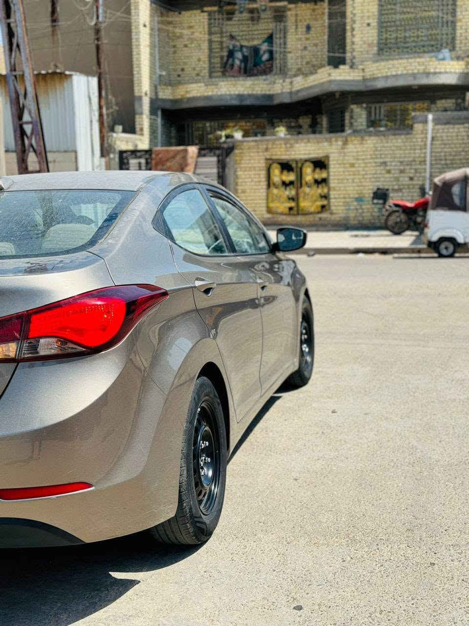 الانترا 2016 وارد امريكي رقم بغداد انكليزي بسمي تحويل مباشر مكينة 1800وكير وحداديه وتخم تاير وتبريد كله جديد حادث بنيد السياره ليبل واحد ماشيه 100 الف فقط سياره جديده بمعنى الكلمه السعر 99 وبيهه مجال مكان السياره بغداد الاستفسار على ***********
