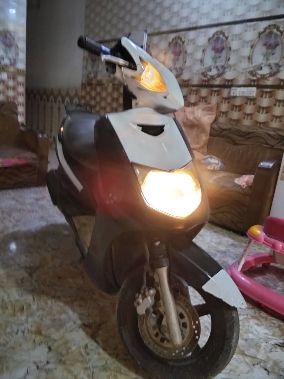 السلام عليكم شباب سكنس 140 نكره سلف مكينه ناعمه مامفتوحه ابد شلعه معدل فول كهرباء كله تستغل تايرات ودبلات جدد بريك امامي خلفي اشاير يسره يمنه هورن عداد سرعه بانزين مال حناي مكان زعفرانيه قفل 350 شراء اتصل ***********
