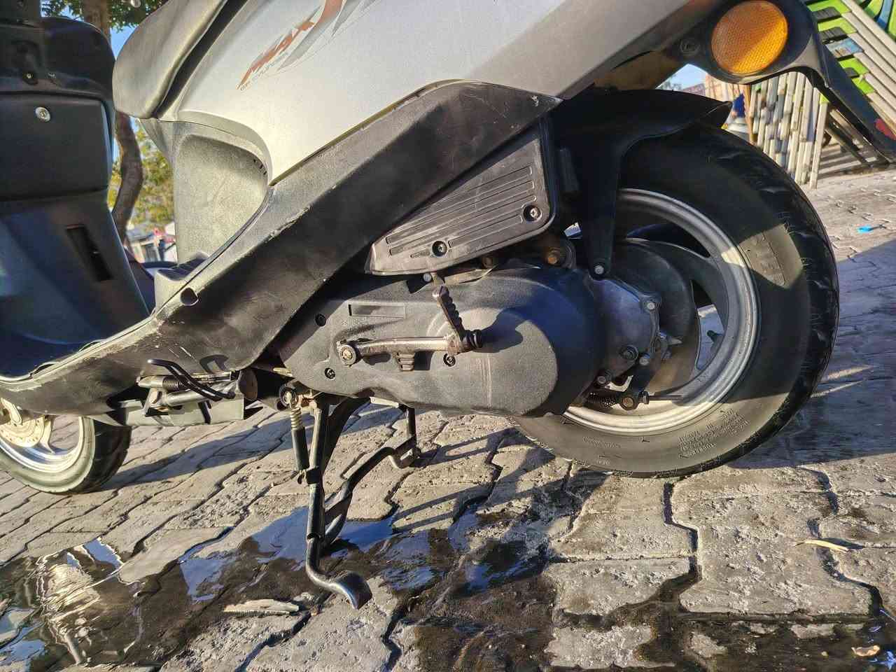 سلام عليكم من رخصة الادمن والشباب الطيبة دراجة سبيسي أخت الجديده مكينة ما مفتوحة الدراجه كلها بلادي بيه نقص فقط عداد كليوا متر والطوافه تشكل السعر 500.  وبيه مجال للطيبين مكاني كربلاء حي التعاون قرب فلكه النافورة
*********** رقم الهاتف
