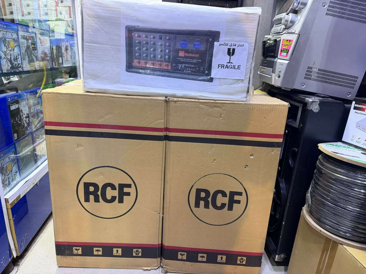 منظومه كامله جديده لوك بالكارتون كلشي جديد جهاز مكسر ايراني خطين مع زوج سماعات RCF. 12 انج جديد مع مايك و كيبلات توصيل موجود ***********
