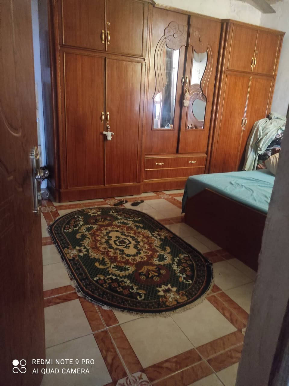 بيت مساحه 100متر للبيع يحتوي على 3غرف وستقبال ومطبخ وحمام خارجي وحمام داخلي وطرمه للستفسار رقم *********** السعر 75 العتوان الجريخي شارع 30
