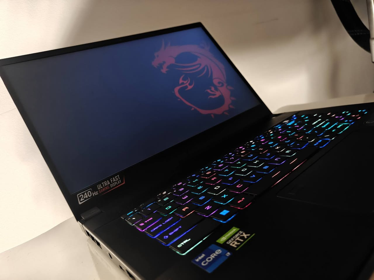 🔥 MSI Stealth GS66 – وحوش الأداء، الألعاب، والتصميم الاحترافي! 🔥
💻 المواصفات التقنية:

​🧠 المعالج (CPU): Intel® Core™ i7-12700H (الجيل الثاني عشر، 14 نواة، سرعة تصل إلى 4.70 GHz لأداء خارق)

​🎮 كرت الشاشة (GPU): NVIDIA® GeForce RTX™ 3070 Ti (بسعة 8GB GDDR6، أداء جبار للألعاب الثقيلة وبرامج المونتاج)

​⚡ الرام (RAM): 16GB DDR5 (سرعة فائقة جداً لتعدد المهام بسلاسة تامة)

​💾 التخزين (Storage): 512GB NVMe PCIe SSD (سرعة فائقة في الإقلاع ونقل الملفات)

​🖥️ الشاشة (Display): 15.6 بوصة FHD (1920 × 1080) IPS-Level بتردد خيالي 240Hz (سلاسة مطلقة وحركة فائقة النعومة في الألعاب) 

​⌨️ الكيبورد: Per-Key RGB Gaming Keyboard من SteelSeries (إضاءة مخصصة لكل مفتاح)

​🛠️ التصميم الهيكل: هيكل معدني أنيق ومتين من الألومنيوم الخفيف

​✨ حالة الجهاز: جهاز بحالة الزيروو نظيف جداً وبحالة ممتازة (بەکارهاتووی خاوێن و بێ کێشە) مناسب للألعاب القوية والمونتاج والهندسة.

​📞 للتواصل (واتساب أو اتصال): ***********

📍 العنوان: كركوك – بنجا علي (کەرکوک – پەنجا عەلی)

🏢 شركة خوبيب للابتوبات (Laptop Khubaib

