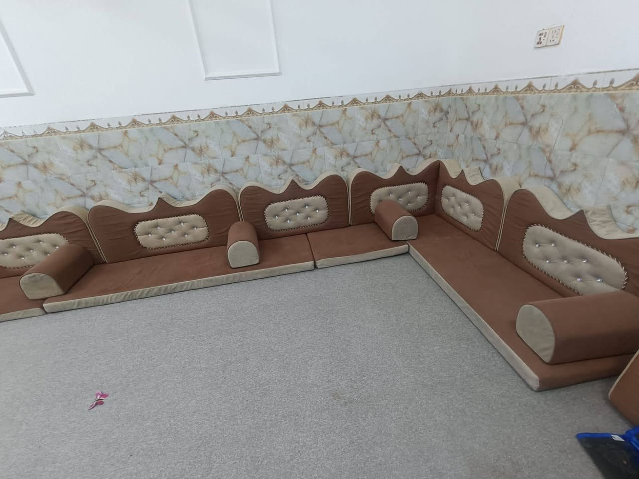 ديوان • تفصيل ١٥م • نضيف