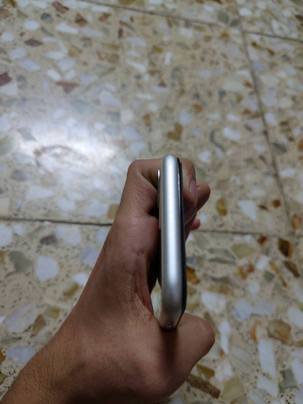 ايفون ١١ عادي 
 ذاكره ١٢٨ 

بطاريه بلاد ٧٤ 

الجهاز مبدل فقط شاشه اصليه

باقي الجهاز كله نضيف وشغال  ب الكامل