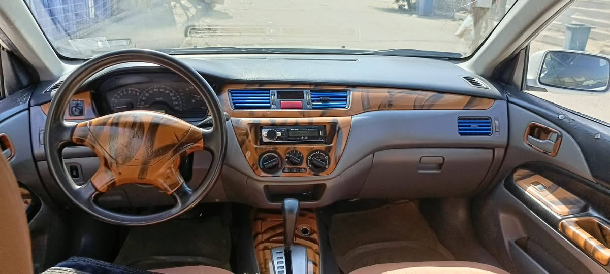 جوا السوگ وبلاش
لانسر 2006 جاهزة ومابيها نقص

مصبوغة حزام ابيع عام

وبيها ضربة بسطية بالجاملغ الخلفي عكس السايق

حوض شواصي لغود كلة نظيف

گير :محرك :صدر :ضفيرة

كلشيء جديد تخم تاير جديد

تبريد شغال وخير من الله المكينة بيها ضمان سنة 

دوشمة جديدة ارضية جديدة گير اوتوماتيك 

السعر 62 وبيها مجال 

عنواني بغداد البلديات

رقم الهاتف ***********
