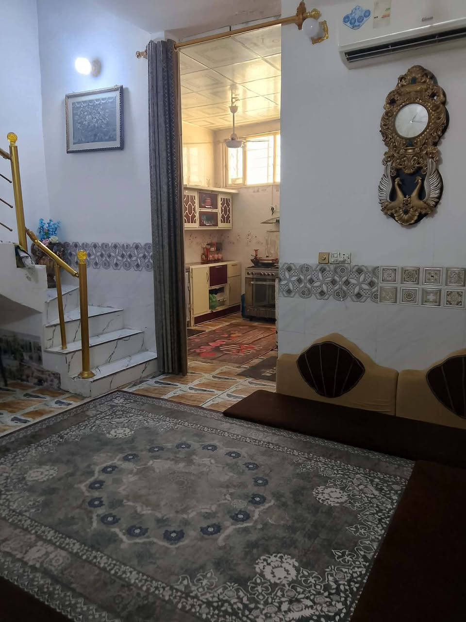 بيت 50متر ركن طابق واحد غرفة 5/3 وصالة 5/3ومطبخ 3/3.50  وصحيات  2/2 *العنوان كربلاء بداية الشبانات شارع الشهيد اثير الزاملي تفاصيل اكثر ***********بي واتساب @*********** يبعد عن الامام 10دقائق  السعر 45وبي مجال
