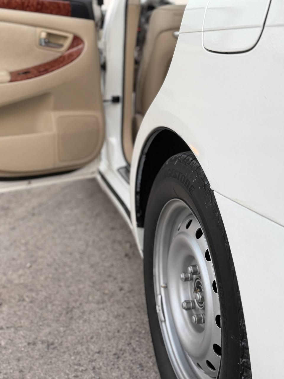 شاهانە 2006 گیڕگەورەی مەکینە بچوک
بئ بۆیاخ سئ دوگمەی پەردە 
ناوزەرد وبەصمەیە ئاوینە شەفت و حاسەیە  
تحدید سورعە ولایت زینۆن چرکەی تیانیە هەموگیانی بەشەرت وزەمان سەیارەی ماڵەو بئ مەسرەفە کۆدی ئاسایشی هەیە بەشەرت ***********
