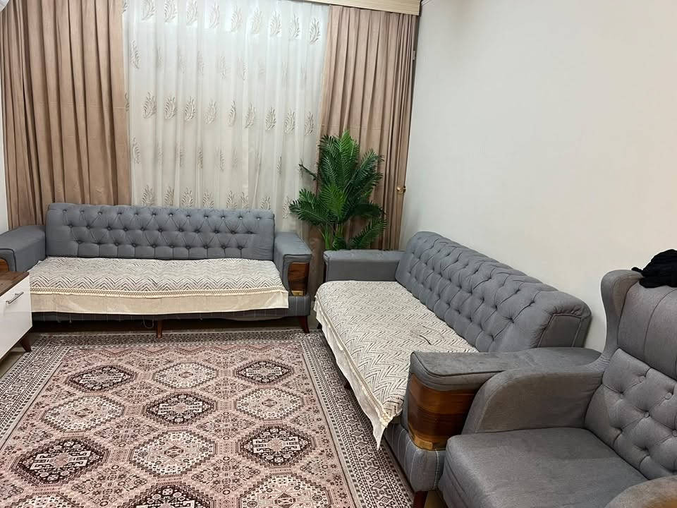 ٨مقاعد • خشب قوي • يحتاج غسيل