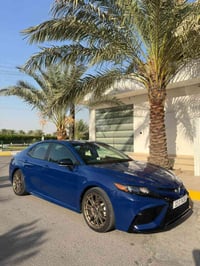 السياره للبيع تيوتا كامري فئه ال SE موديل 2024 هايبرد  السياره ماشيه 9...