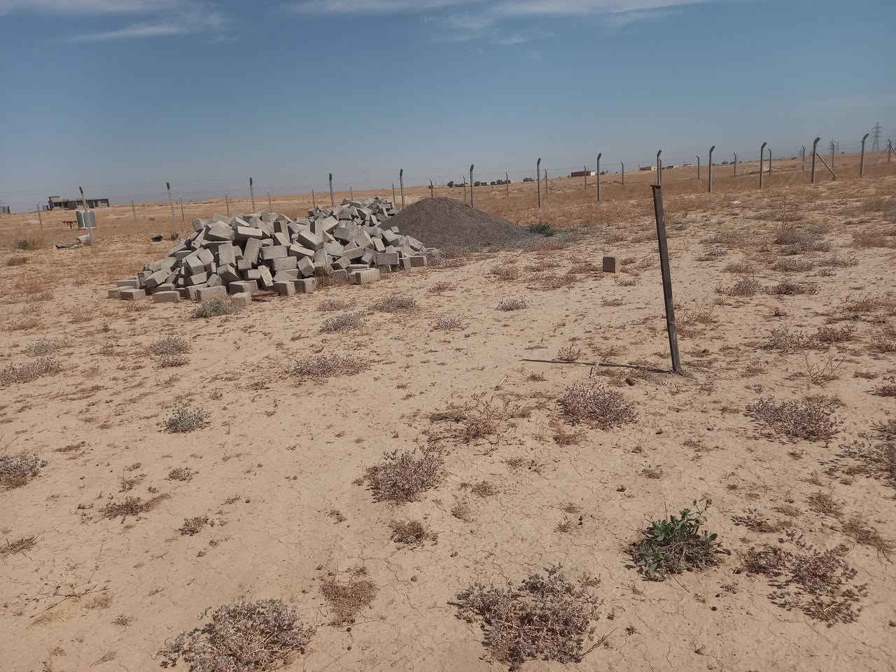 بسبب الوعود 
الأرض للبيع 
مساحه ١٤٦٥ متر مربع 
موقع الأرض السكنيه قريبه على مركز الشرطه 
الرقم *********** % ***********
