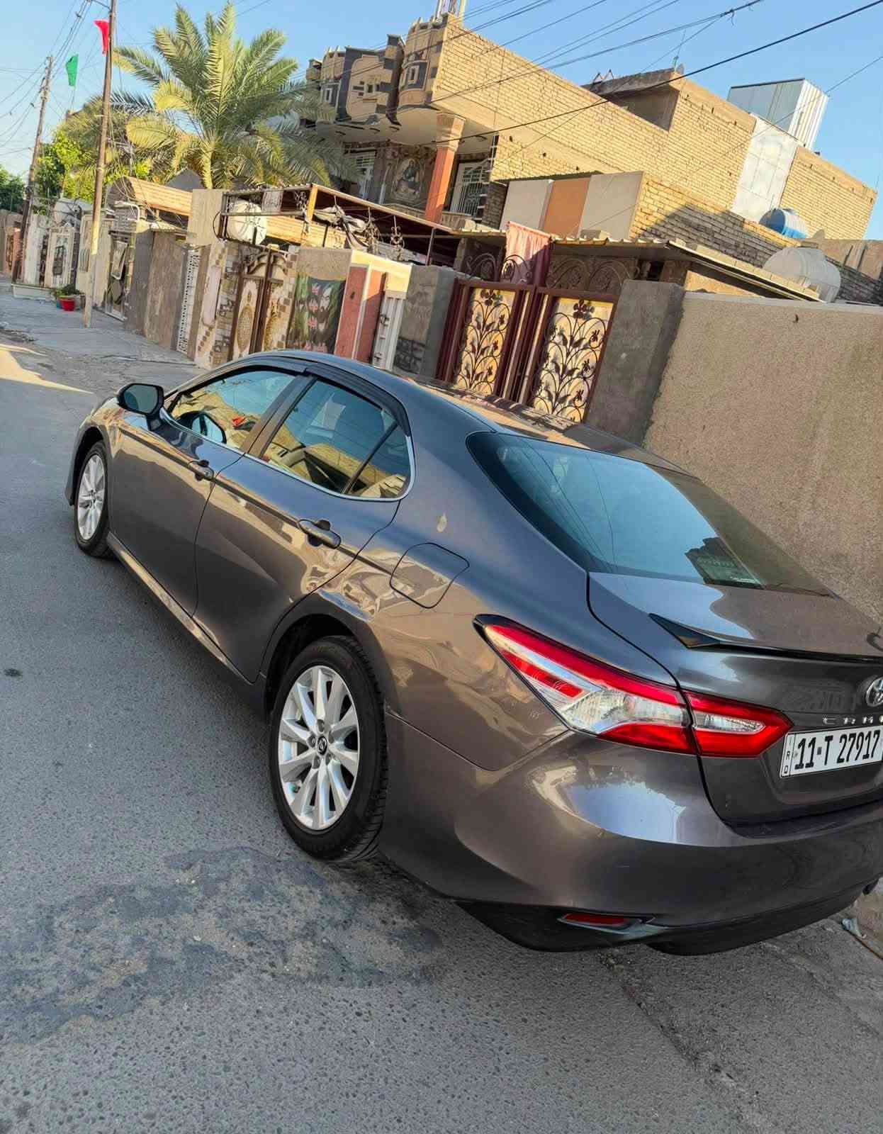 السلام عليكم 
تويوتا كامريLE 
السعر١٤٠ وبيها مجال 
موديل2019 رقم بغداد الجديد بسمي  
عداد المسافة 73 الف
حجم المحرك 4 سلندر2.5L  بانزين 
صور السونار داخل المنشور 
وصور الحادث كذالك 
مكينة كفاله من كلشي والكير كذالك 
حداديه صدر جديده تخم تاير جديد 
السيارة نظيفة كلش وجديدة  متعوب عليه 
الاستفسار ***********
العنوان بغداد

