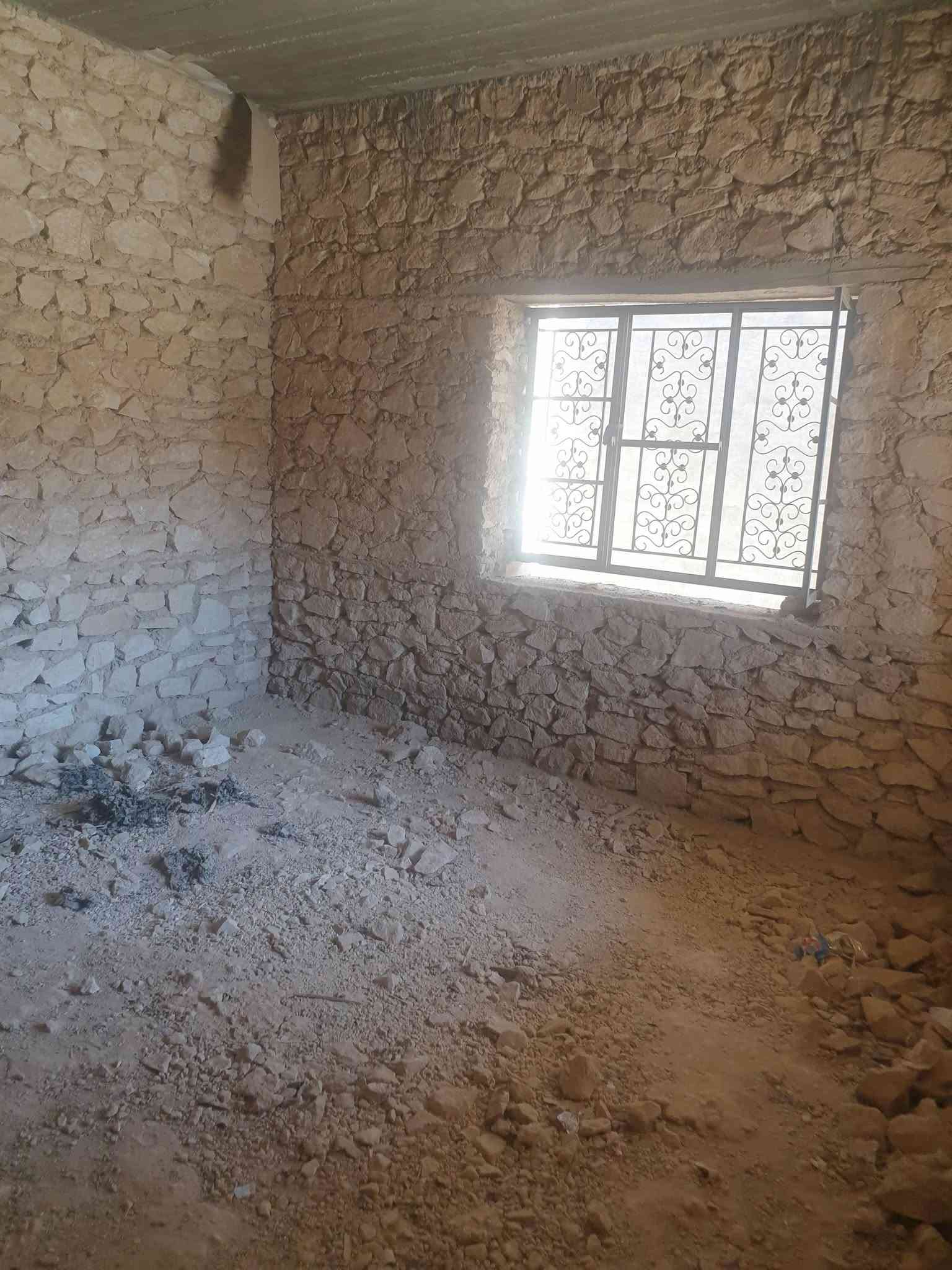 للبيع هيكل  طابو صرف 

المساحه :  300 م 

الموقع : حي العسكري  مقابل مدرسة النعمان وقرب جامع المجيد 

يحتوي الدار : غرفة + صالة استقبال  +  هول + صحيات داخل + مطبخ 

السعر : 48 مليون وبي مجال 

ملاحظة: البيع بالنقد فقط 

للاستفسار الاتصال بالارقام التالية: 

*********** 

*********** 

عنوان المكتب: محافظة الانبار قضاء حديثة الحي العسكري بالقرب من منفذ النواعير او محمد بلنص مكتب عقارات الصفا
