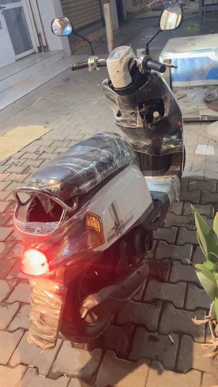‏دراجة بوليسي للبيع محرك مفتوح بس أعطيك إياه بشرط تروح تفحص وين ما يعجبك كهربائيات شغالة موديل 2007 شراي خابر سعر 400 رحمة لوالديكم ما يشتري لا يراسلني رحمة والديكم***********
