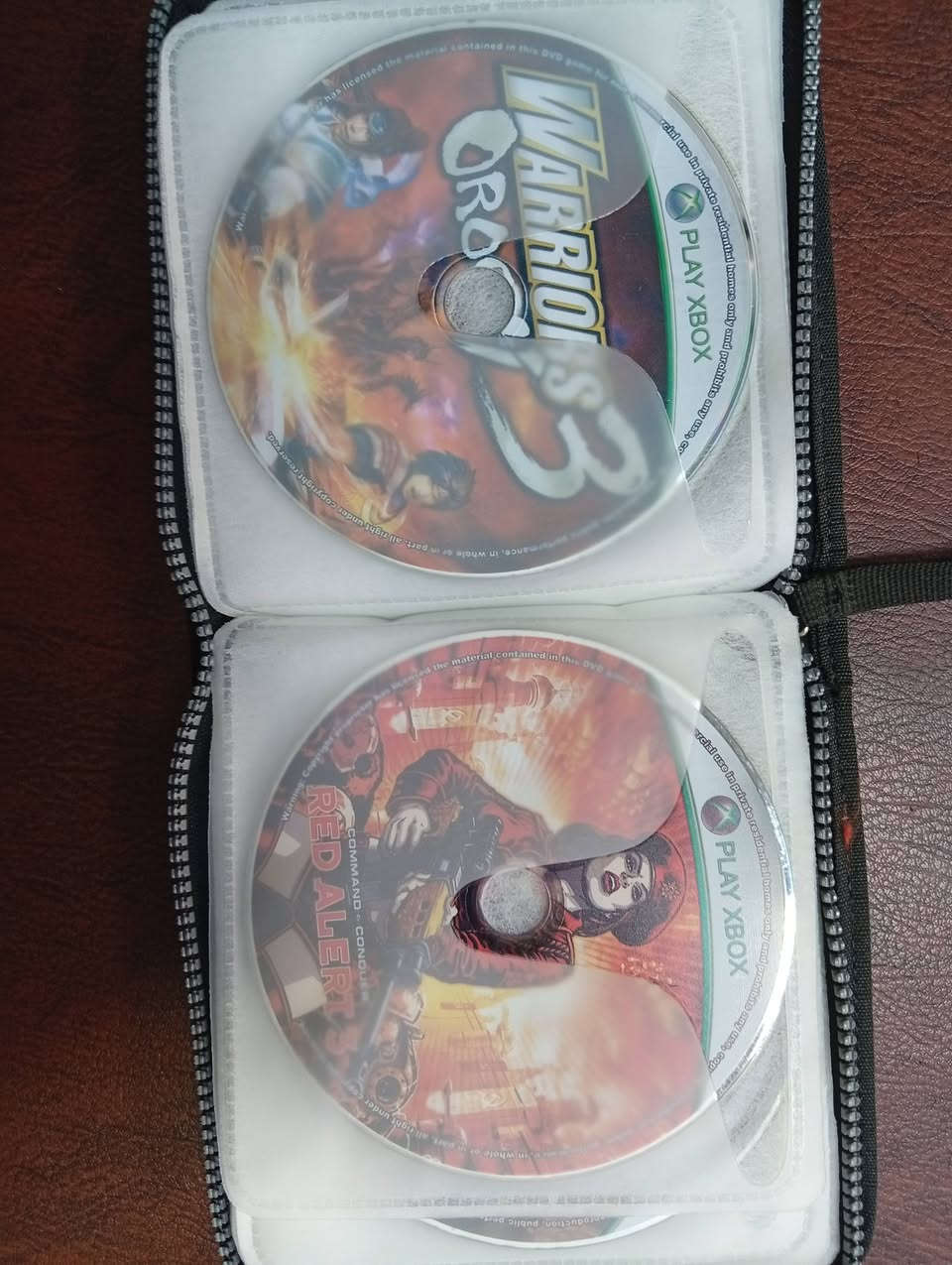 حافظة أقراص .
حافظة العاب XBOX 360 , ١٣ قرص + حافظة بالة السعر : ١٣،٠٠٠ دينار . 

حافظة العاب PC GAMES ، ٢٥ قرص + حافظة بالة السعر : ١٥،٠٠٠ دينار .

*********** .
