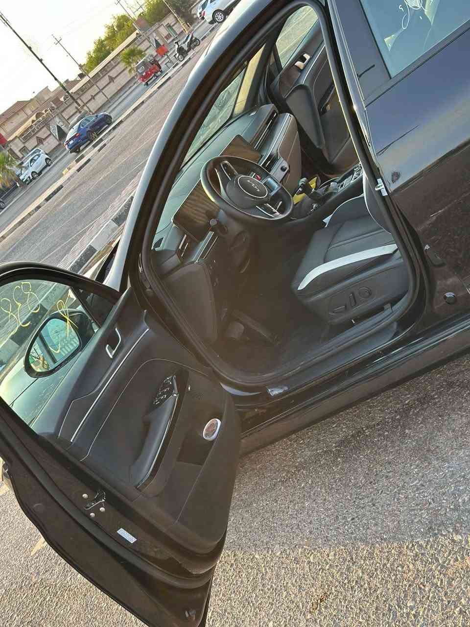 سلام عليكم
K5 2025جي تي لاين 

ماشيه 16 الف كيلو 

مواصفات 

كشنات جلد رياضي

لد متكامل داخل الغرفه 

بصمه دخول ذكي

دفع الرباعي 

كشنات تدفئه 

لايت امامي ذكي عالي وناصي Auto 

شاشه متصله

شحن هاتف لاسلكي 

ابل كار بلي اندرويد اوتو لاسلكي 

ستيرن رياضي حرف D

هاند بريك بصمه

تشغيل عن بعد 

مثبت سرعه 

نضام ABS

مانع انزلاق حساس أطارات 

اطارات تخم جديد

بك لايت ليد

كامره 

شاشه اعطال 

مراقبة النقطة العمياء

رادار الخطوط البيضاء 

اشاير بالمري 

كشنات جلد

مقعد امامي كهرباء 

نضام قياده أيكو + سبورت +سمارت +نورمال

بلوتوث + aux + usb + type-c 

فول تحكم ستيرن

كير أوتو + عادي

اوتو بريك  

‏ ‏الخريطة

توقف ذاتي عند الرجوع

صندوك بصمه

‏AUTO HOLD

نظام الملاحة

مصابيح خلفية LED

مصابيح ضباب LED

السياره وارد امريكي 

خاليه من اي نقص

سياقه ذاتيه 

الرقم ***********
