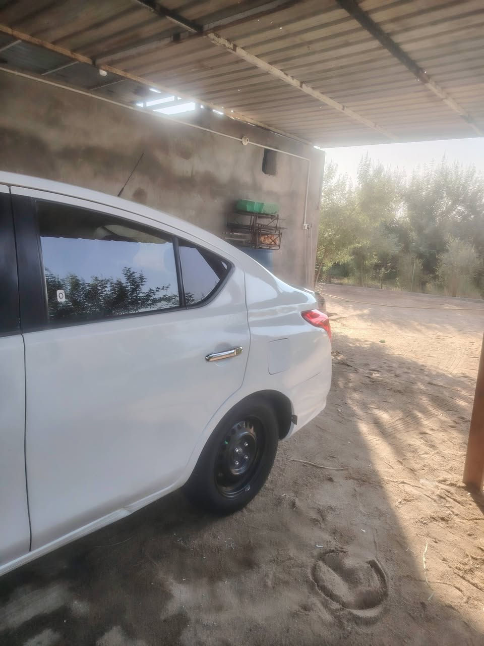 سلام عليكم نيسان صني موديل 23 للبيع سانويه جديده الحد 30 تنتهي  رقم شمالي اربيل ضربتها ورا بالصندوك بس بدون داخل الحوض ما متاذي صفحه طبق البنزين بارد وبه صبغ وبيها باردات قليله تخم تاير جديد اربعه سياره مكفوله كير مكينه حداديه 100 على 100 تبريد ثلج ❄️ سياره احلى من الصور سعر 98 وبيها مجال قليل عنواني البصره كرمه علي  وهذا رقمي *********** مكلف بالنشر
