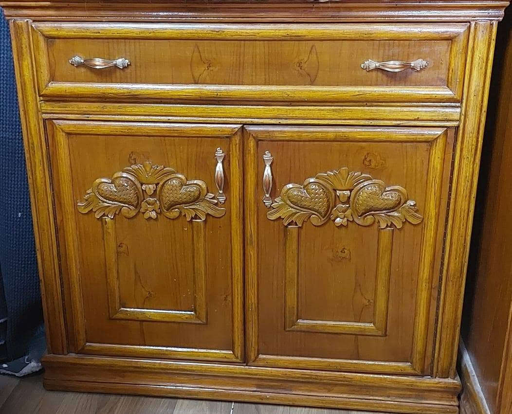 سلام عليكم غرف نوم نجاره درجه اولى للبيع السعر 1800وبيها مجال غير متواجد عالفيس
***********

