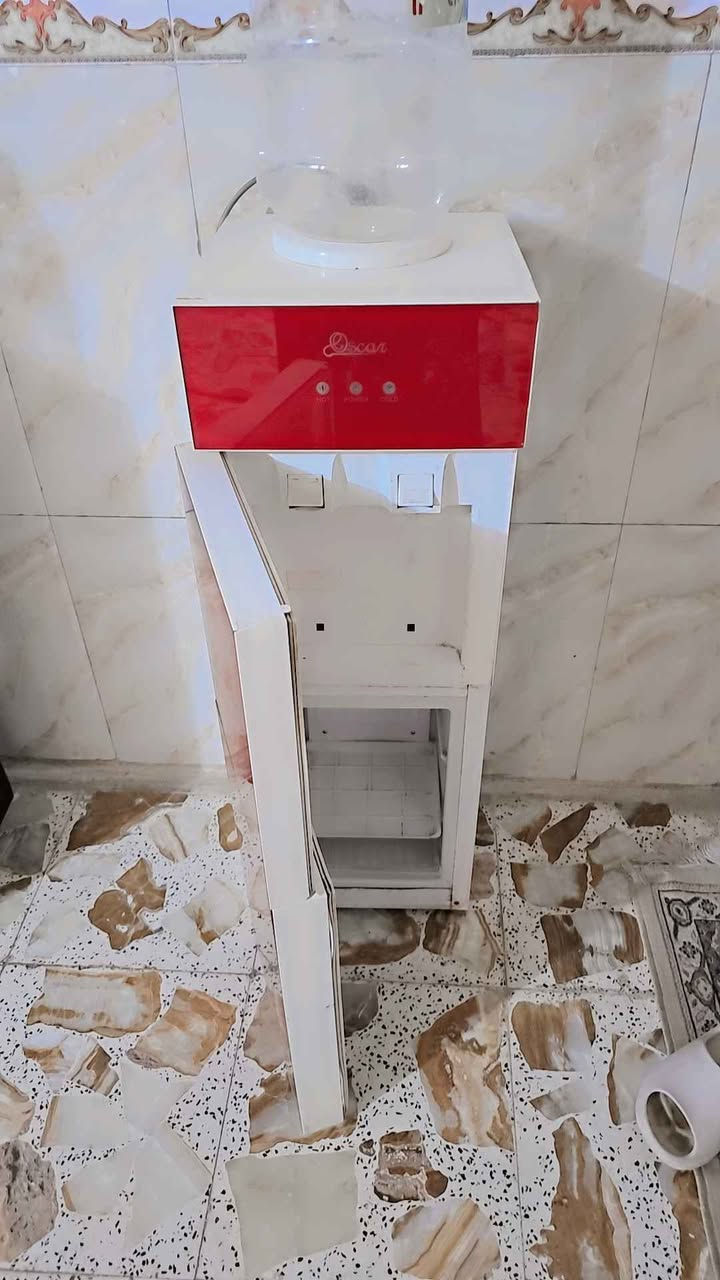 براد ماء يشتغل بارد وحار على فحص ونضيف كلش العنوان بالعباسيه ويوجد توصيل 
 *********** النجف, العراق
