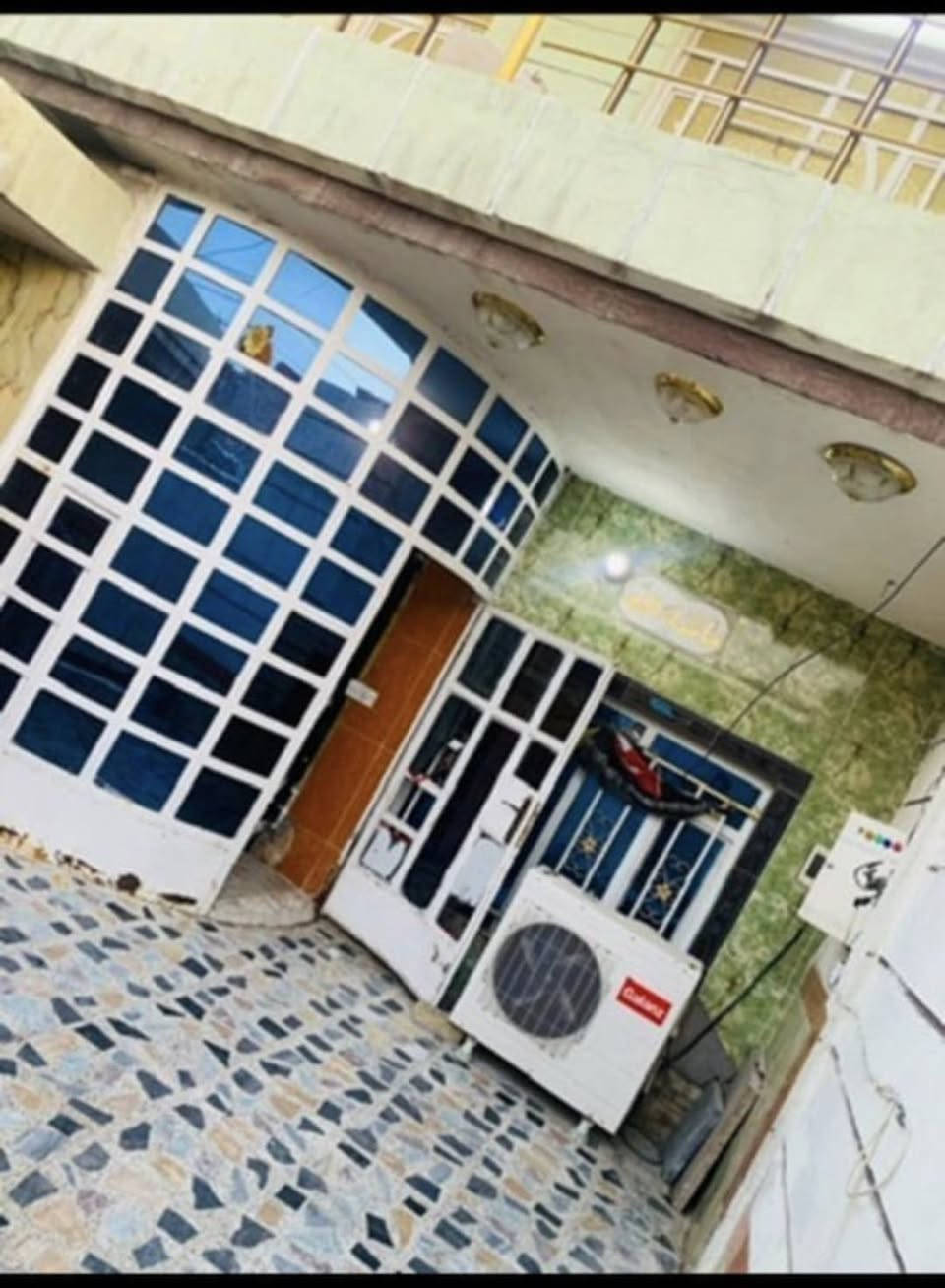 سلام عليكم بيت للبيع للبيع
150 متر الطابق الارضي كراج تواليت خارجي استقبال صاله  وحمام وتواليت وغرفه ومطبخ وترك على عرض البيت 150 متر الطابق الارضي كراج تواليت خارجي استقبال صاله  وحمام وتواليت وغرفه ومطبخ وترك على عرض البيت 
الطابق الثاني غرفتين كبار وحمام وتواليت فوك ومطبخ وسطح طابق ثاني وسطح طاببق ثالث 
العنوان المشتل مجمع فدك مقابيل المعلمين ( المعسكر ) ثاني دربونه عن الشارع العام الرائيسي مجلس البلدي يوجد فديو للبيت  رقم الهاتف ***********
