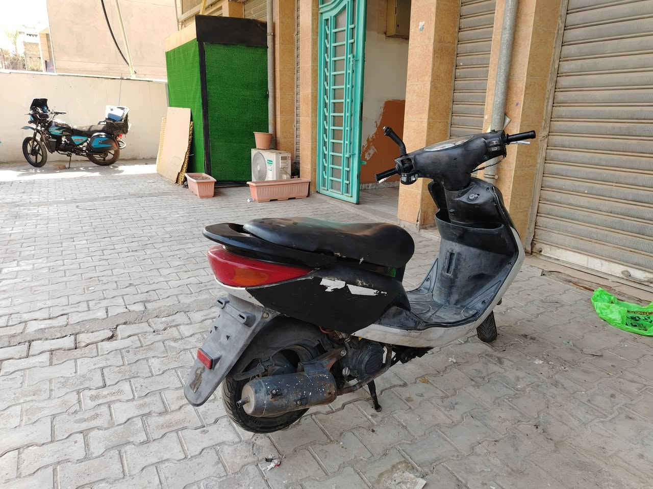 السلام عليكم اخوتي بريز محرك وكلچات حدد مكفولات دراجه جاهزه ان شاء الله بس نقصه باتري رايده ب350 وبيه مجال شراي خابر واتساب ***********

