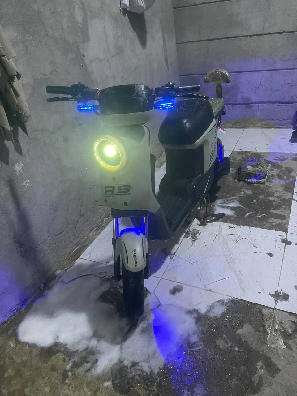 r9 • ٥ بطاريات • بطاريات منتفخه